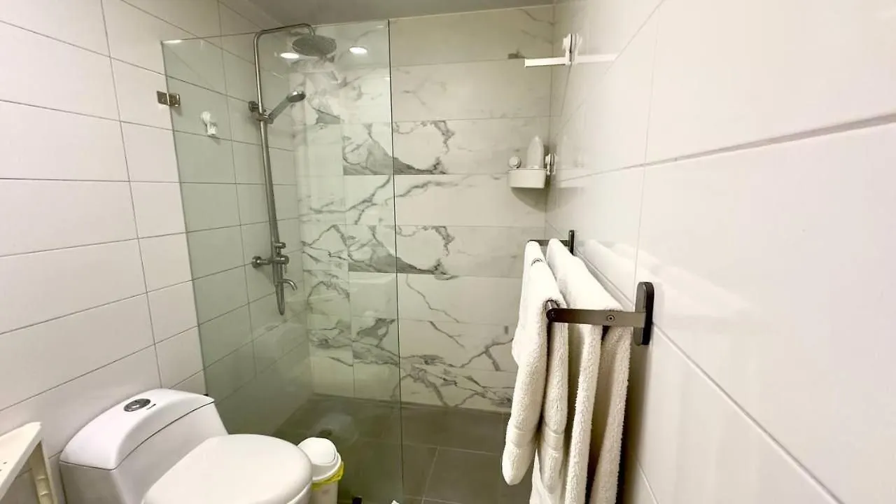 Bello Apartamento En Evaristo Morales, 1 Br Santo Domingo