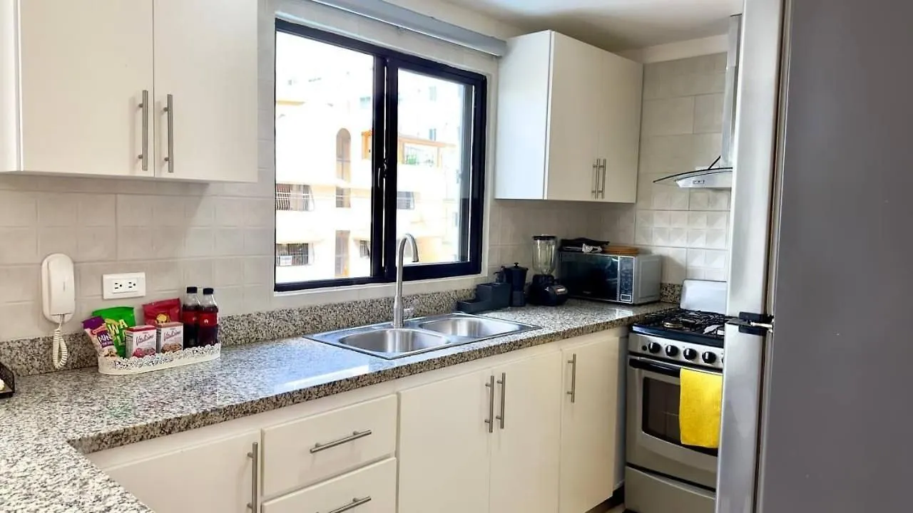 Bello Apartamento En Evaristo Morales, 1 Br Santo Domingo